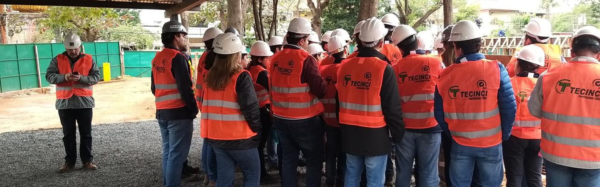 Equipe do Grupo CIMHE em obra