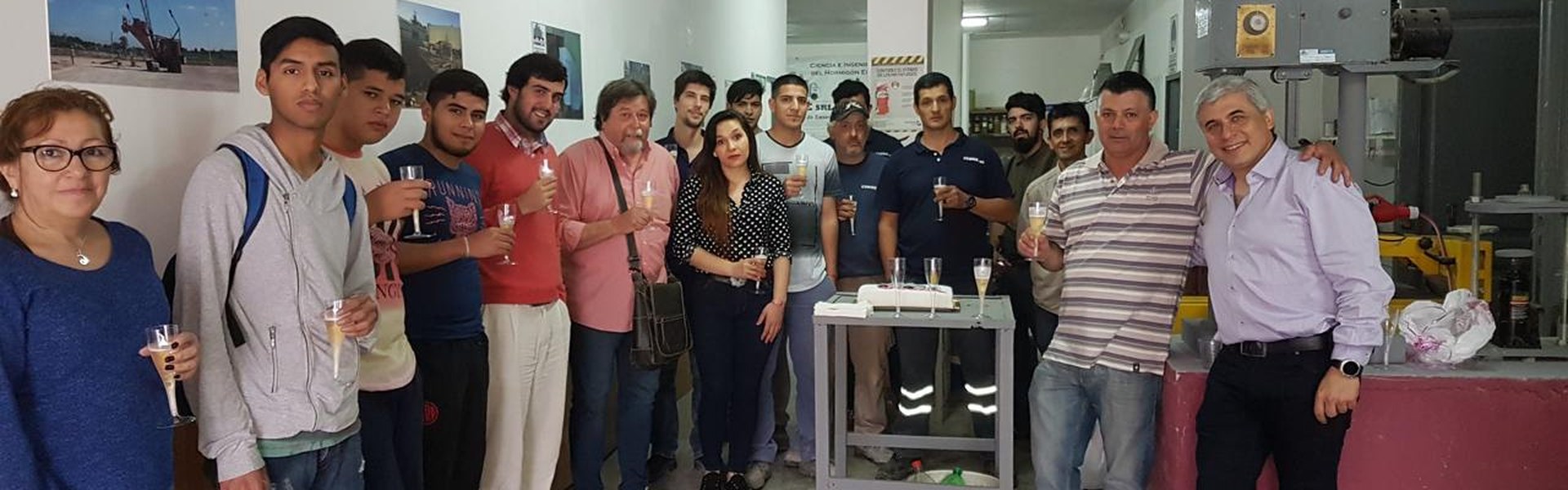 Equipe do Grupo CIMHE em laboratorio