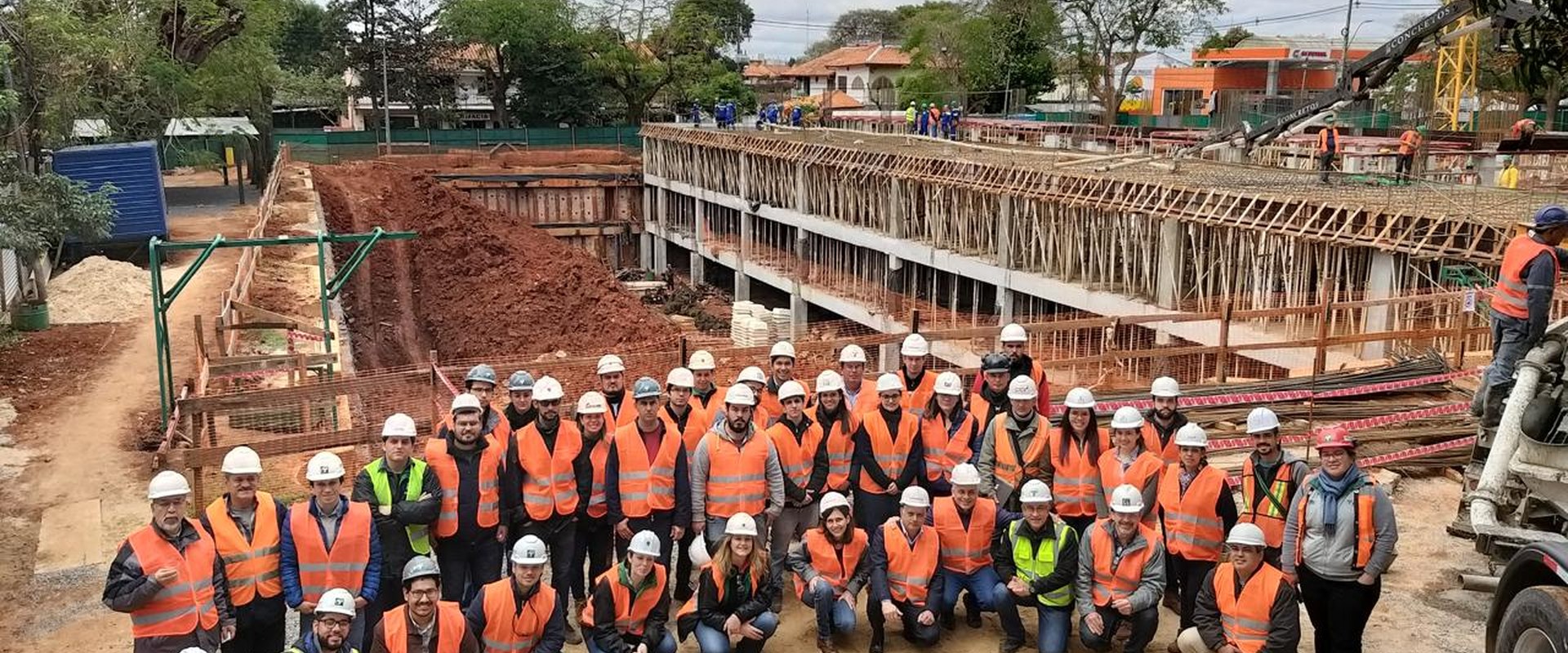 Equipe do Grupo CIMHE em obra
