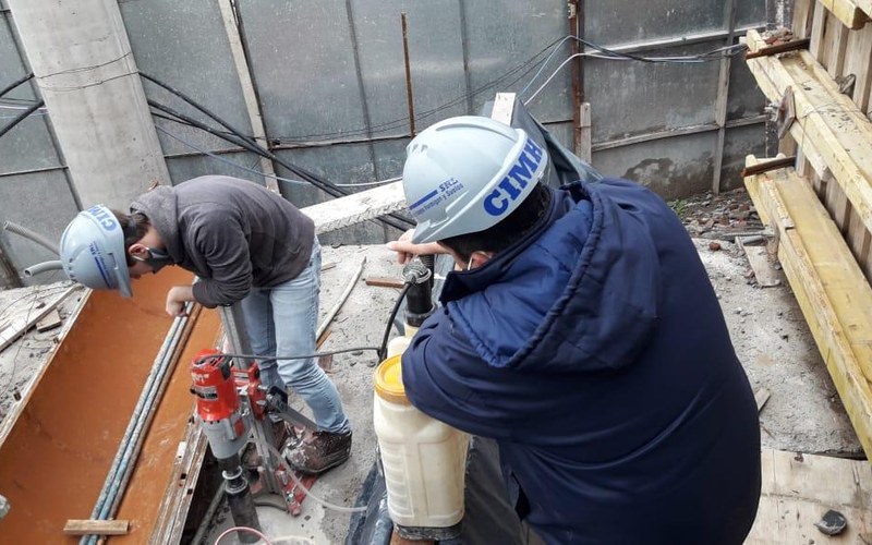 Extracao de testemunho de concreto em obra
