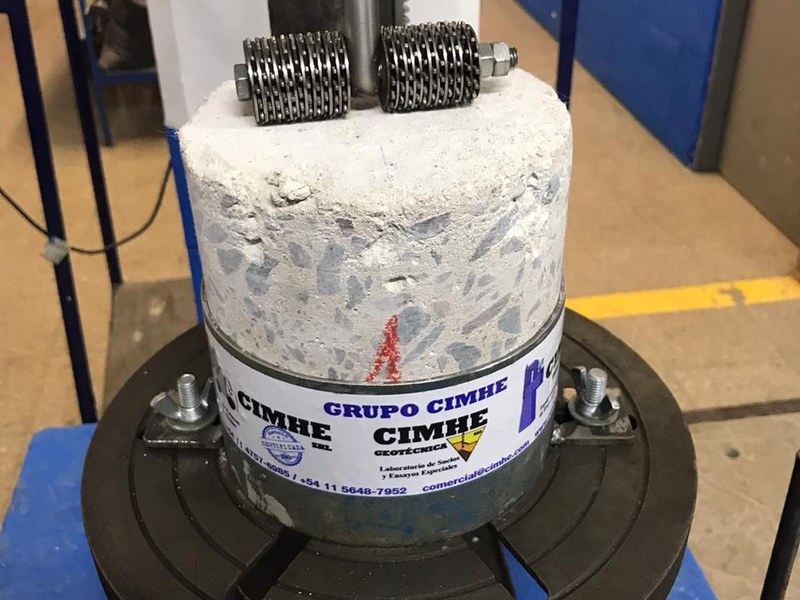 Ensaio de compressao de corpo de prova de concreto
